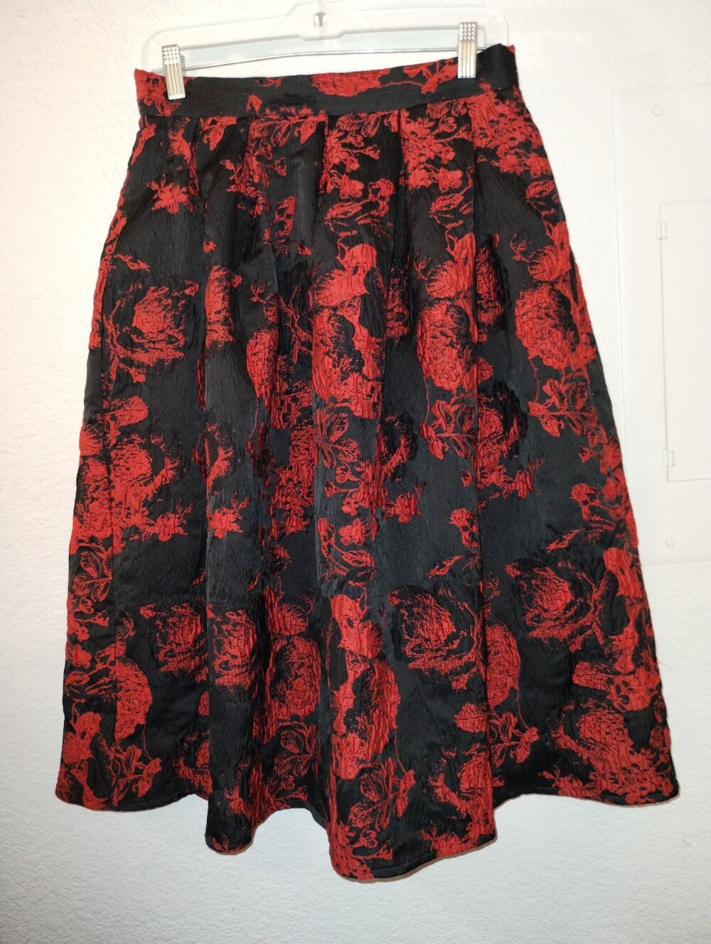 TOV Los Angeles Skirt Black Red Print Texture Full